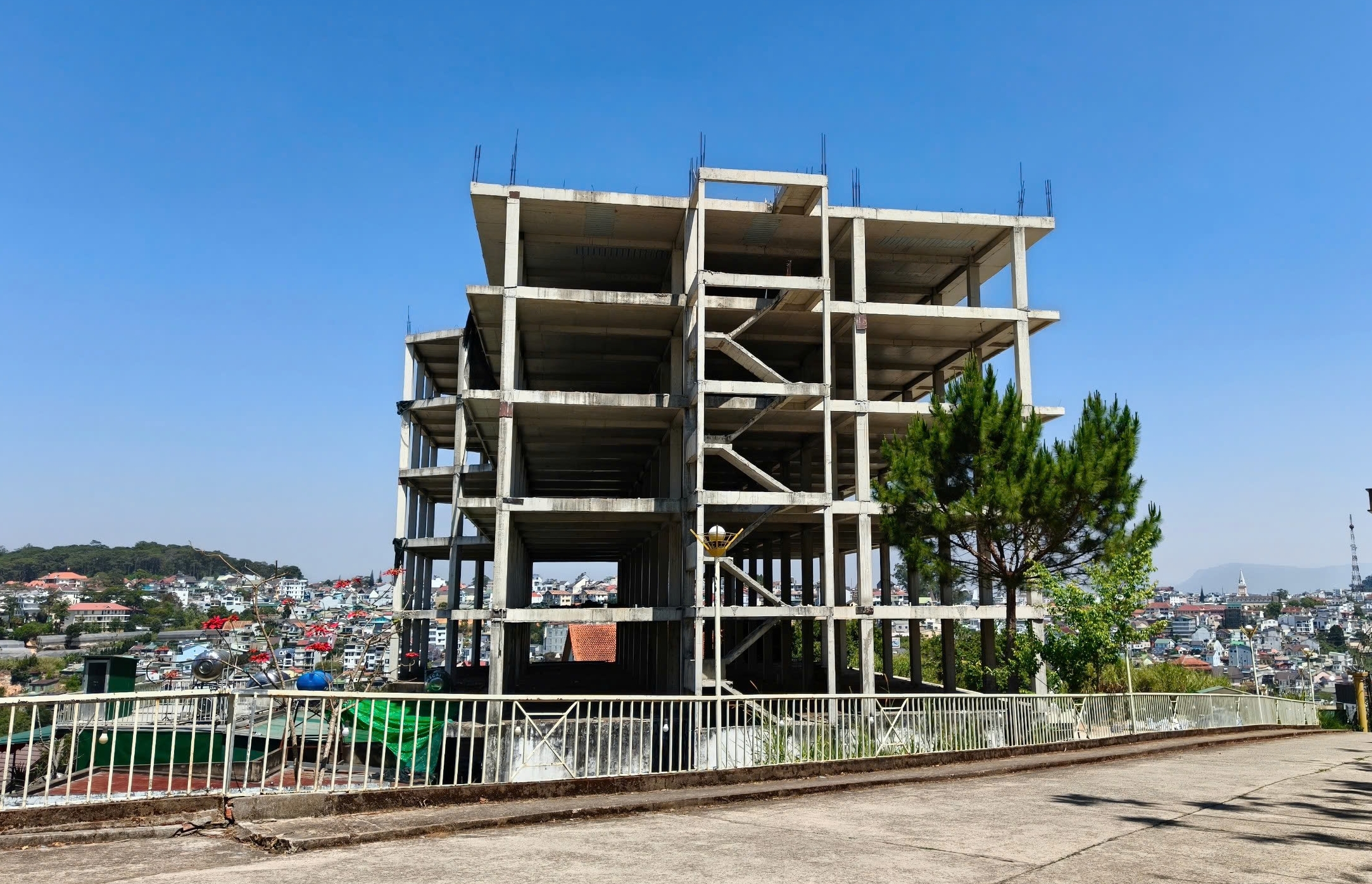 Thanh tra đề nghị Công an phối hợp kiểm tra dự án làng biệt thự Vườn Hồng - Ảnh 1.