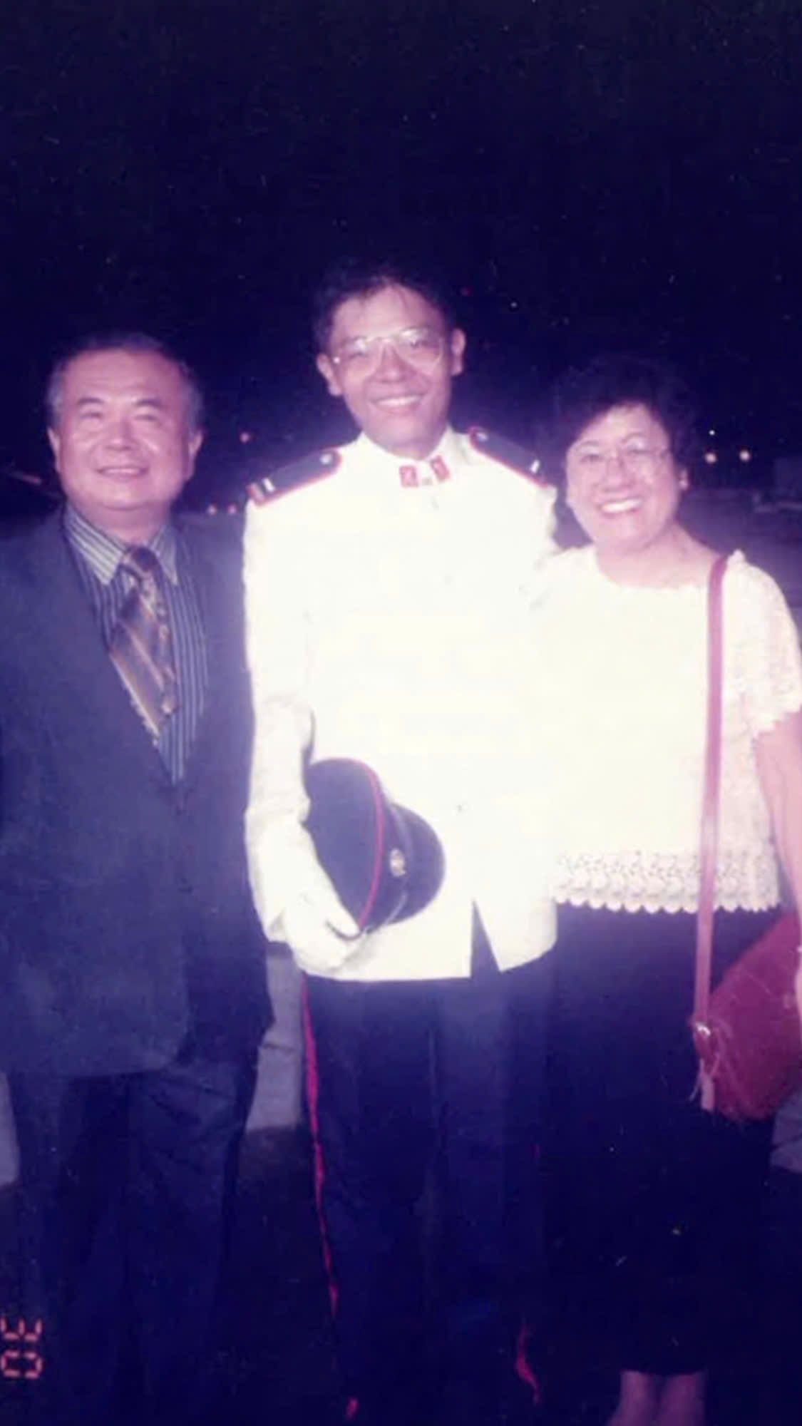 Thủ tướng Singapore Lawrence Wong “đu trend” 1990, dân mạng đòi “tóc mullet trở lại” - Ảnh 6.