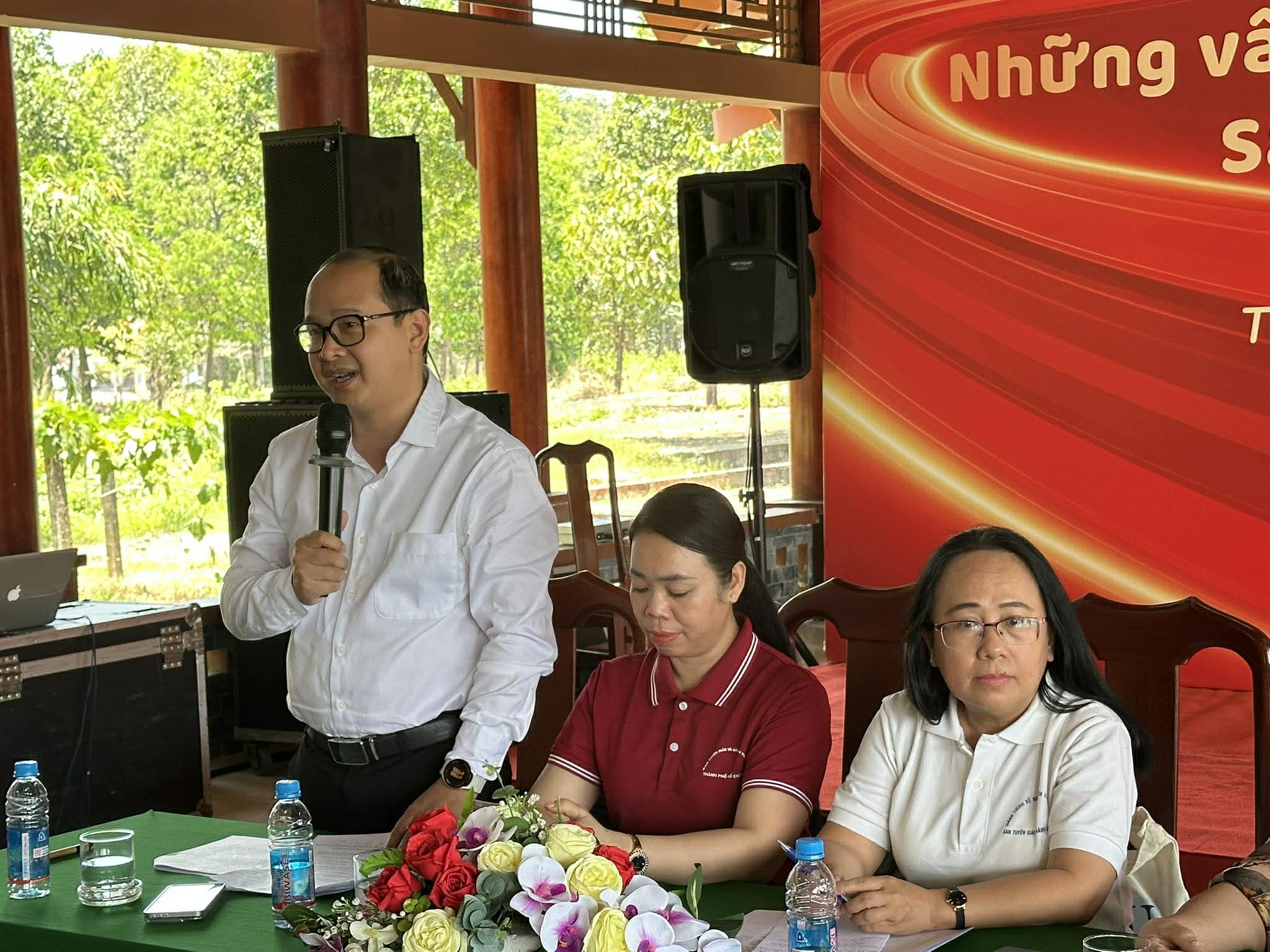 Kim Xuân, Minh Dự, Quốc Thảo bức xúc về sân khấu hôm nay, thể hiện rõ trách nhiệm người làm nghề - Ảnh 4.