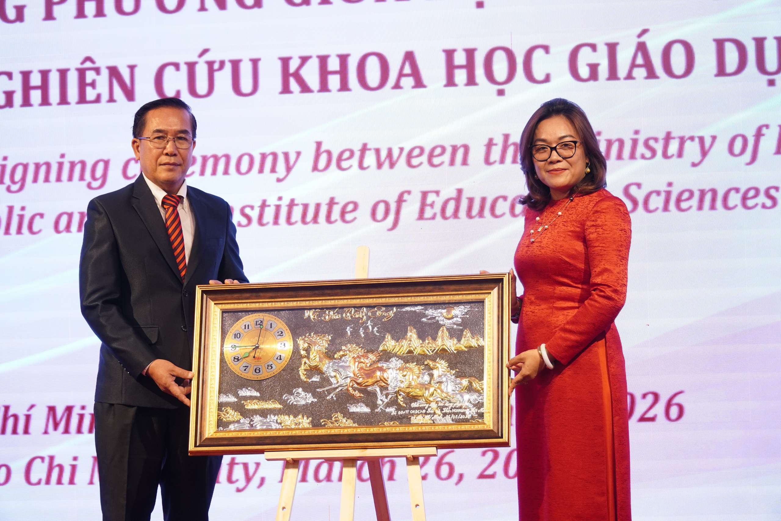 Việt Nam - Lào xây dựng 