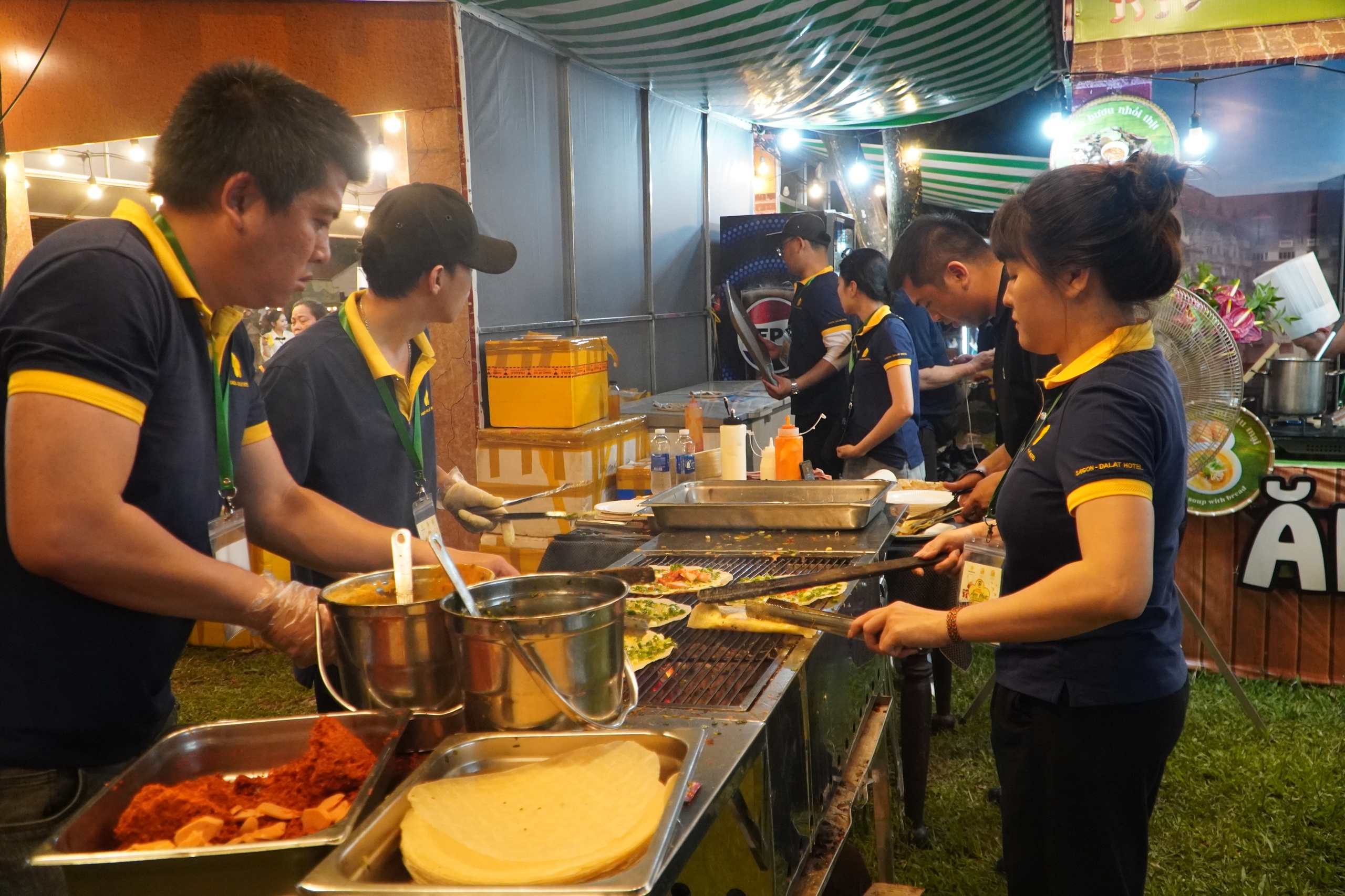 Người dân ùn ùn đổ về lễ hội ẩm thực đặc sắc nhất thế giới tại TPHCM - Ảnh 7.