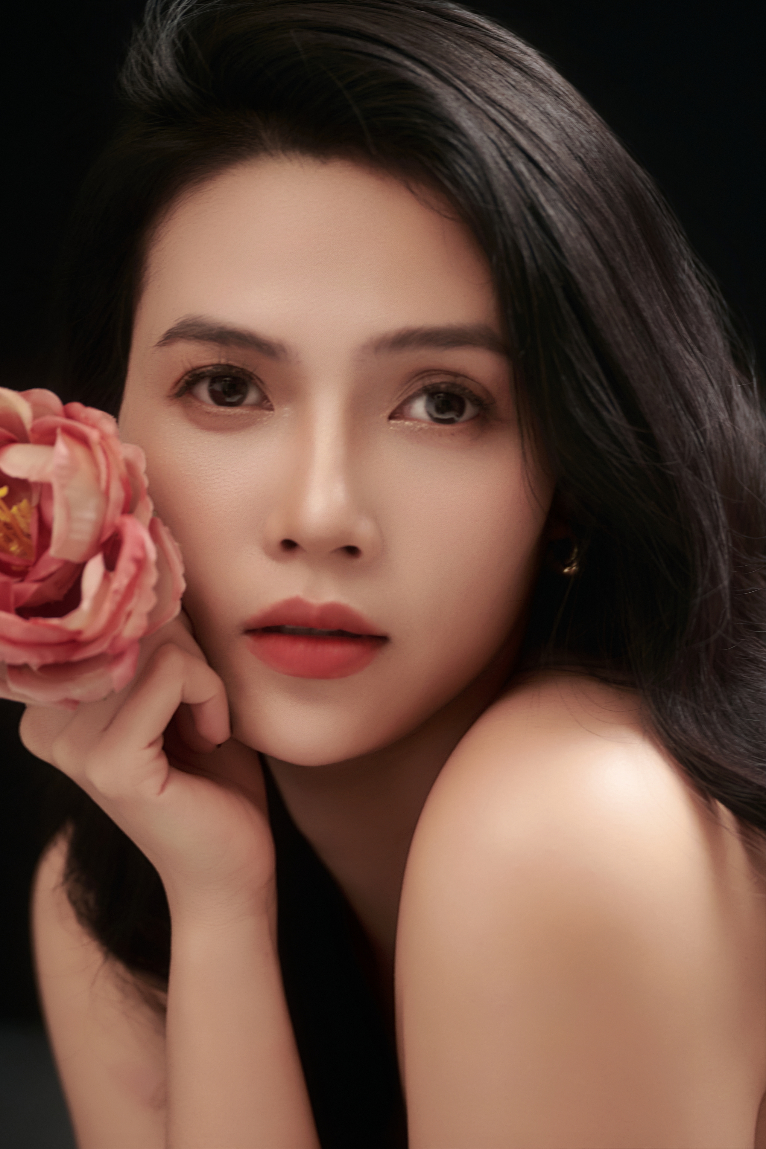 Diễn viên Lê Thúy: 