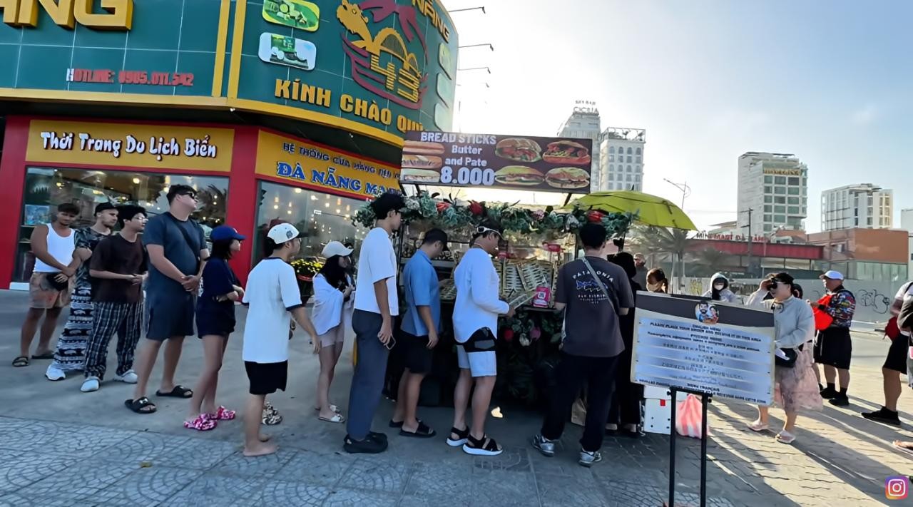 Xử lý xe bánh mì lấn chiếm vỉa hè Đà Nẵng: Hành động quyết liệt năm 2026 - Ảnh 1.