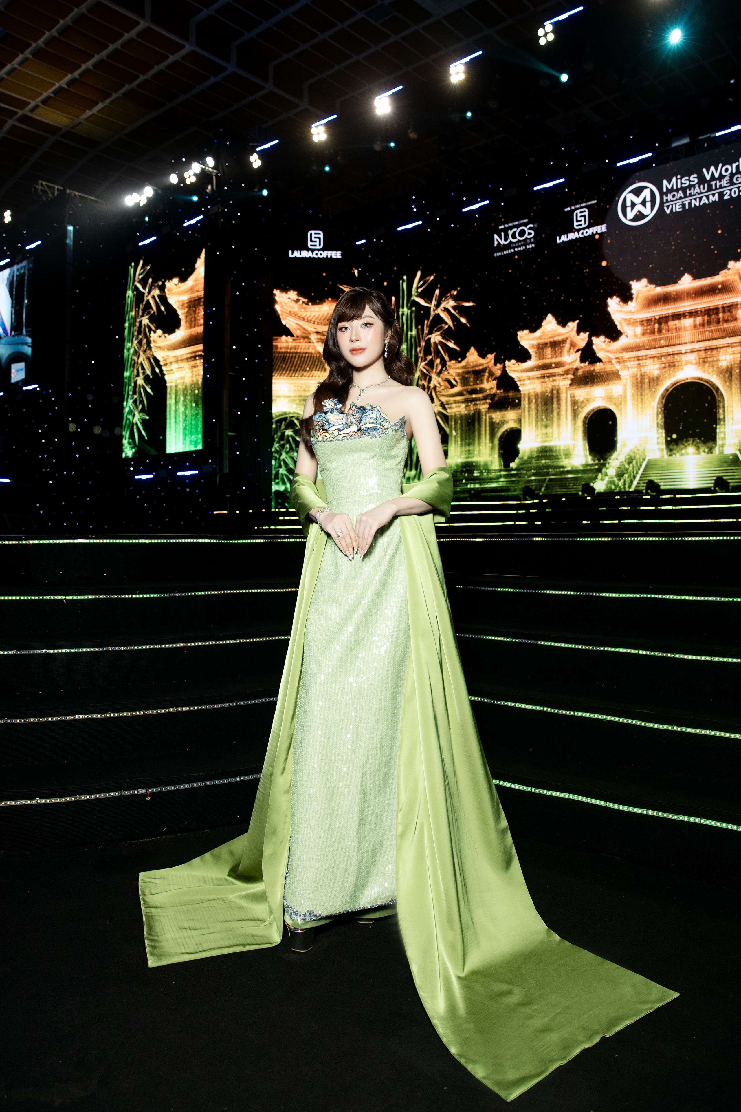 Cận cảnh nhan sắc ngày càng thăng hạng của Hoa hậu Tô Diệp Hà  - Ảnh 6.