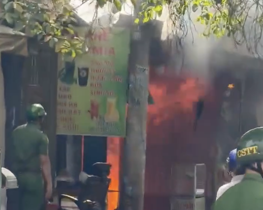 Ch&aacute;y lớn ở đối diện tu viện Vĩnh Nghi&ecirc;m, TPHCM - Ảnh 5.