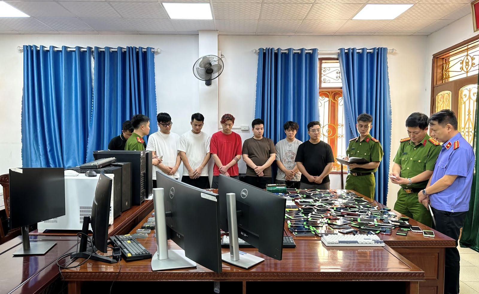 Danh tính số: Siết chặt để bảo vệ - Ảnh 1. Danh tính số: Siết chặt để bảo vệ - Ảnh 1.