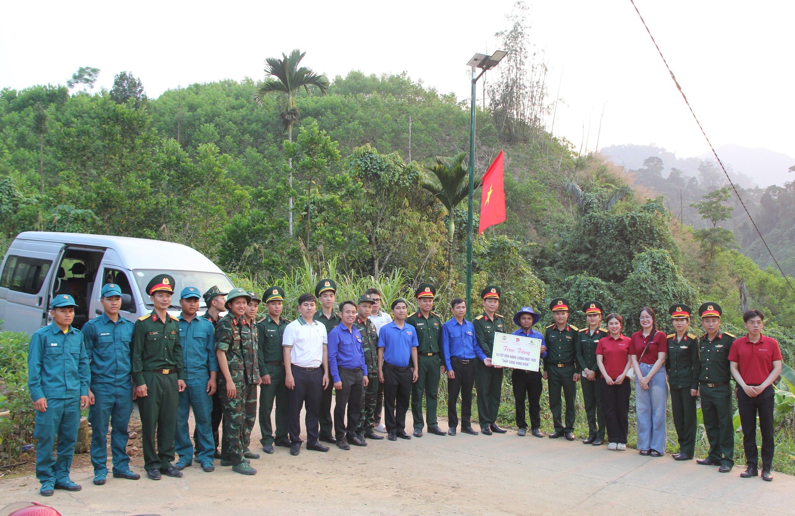 Đường cờ Tổ quốc tại La D&ecirc;&ecirc;: T&igrave;nh y&ecirc;u đất nước v&agrave; &yacute; ch&iacute; giữ bi&ecirc;n cương - Ảnh 1.