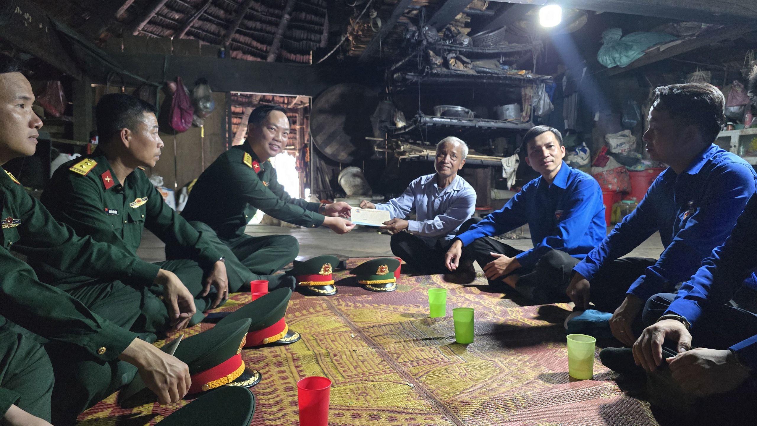 Đường cờ Tổ quốc tại La D&ecirc;&ecirc;: T&igrave;nh y&ecirc;u đất nước v&agrave; &yacute; ch&iacute; giữ bi&ecirc;n cương - Ảnh 3.