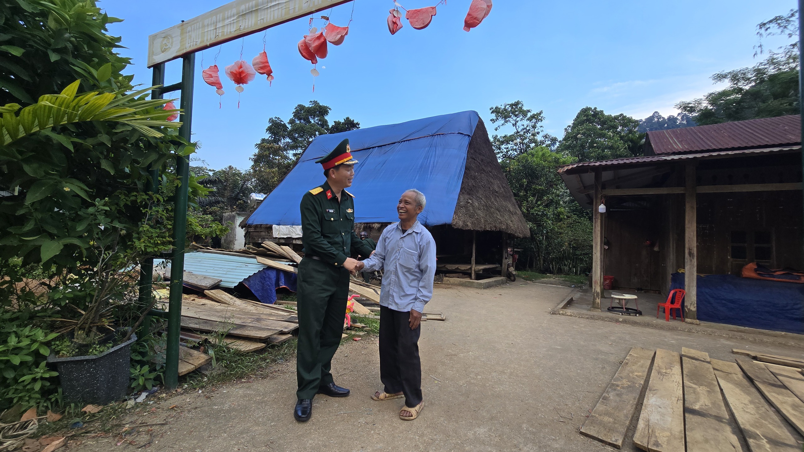 Đường cờ Tổ quốc tại La D&ecirc;&ecirc;: T&igrave;nh y&ecirc;u đất nước v&agrave; &yacute; ch&iacute; giữ bi&ecirc;n cương - Ảnh 4.