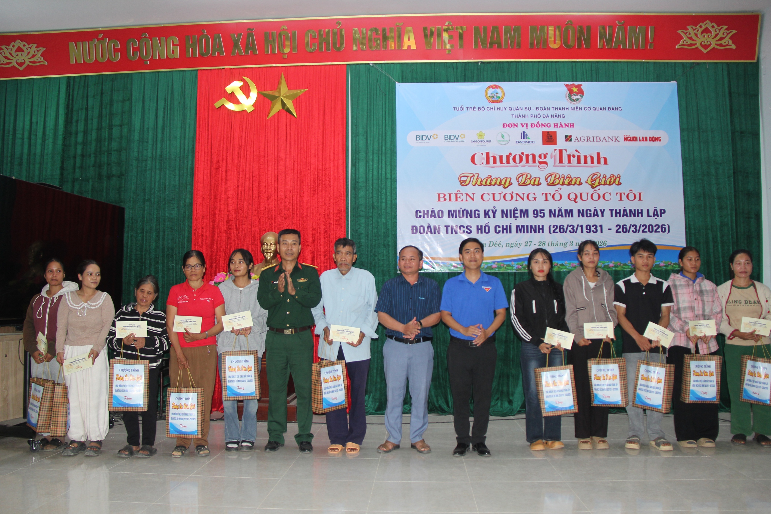 Đường cờ Tổ quốc tại La D&ecirc;&ecirc;: T&igrave;nh y&ecirc;u đất nước v&agrave; &yacute; ch&iacute; giữ bi&ecirc;n cương - Ảnh 7.