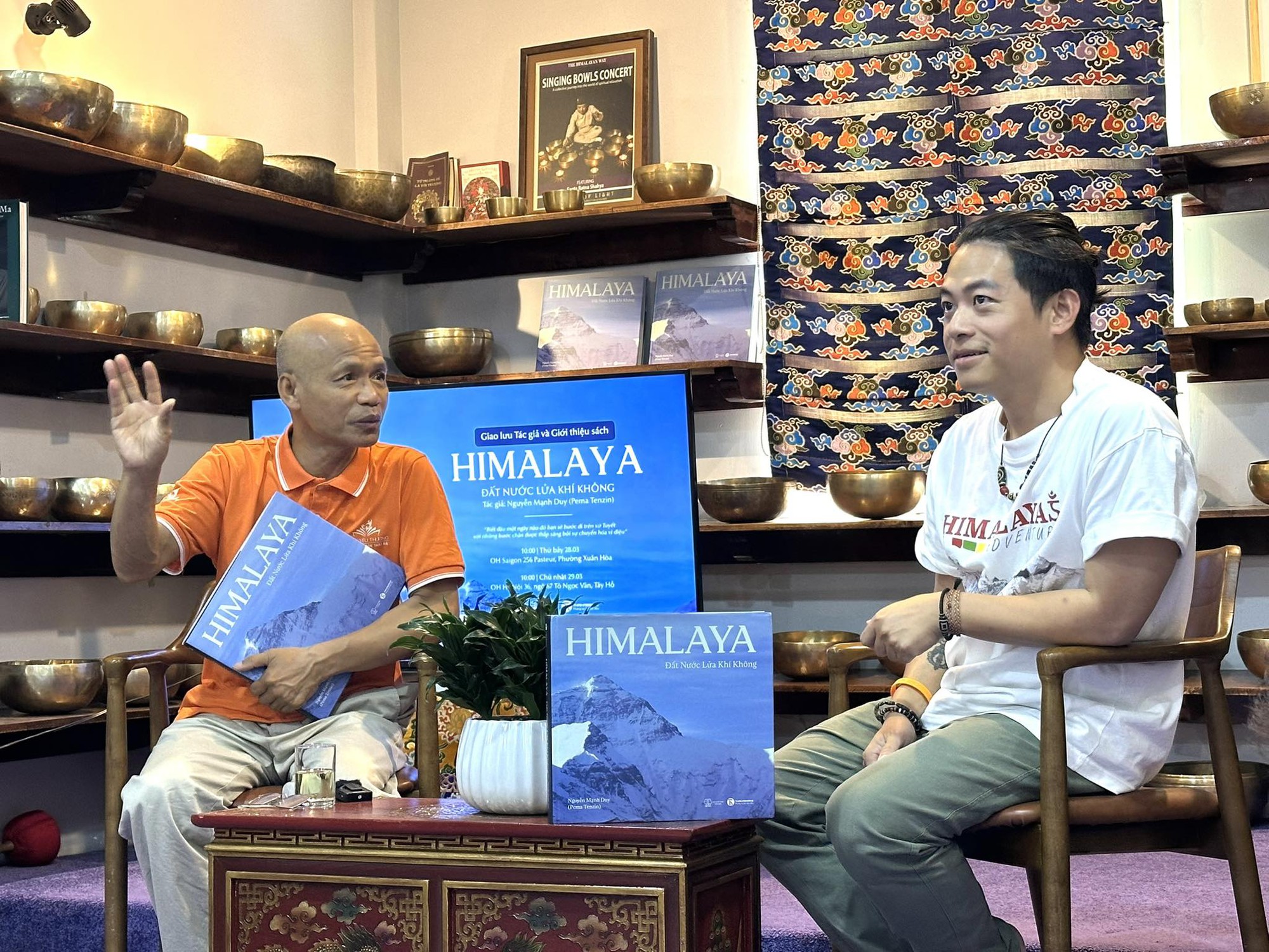 Nguyễn Mạnh Duy và sách ảnh về 12 năm ấn tượng với Himalaya - Ảnh 1.