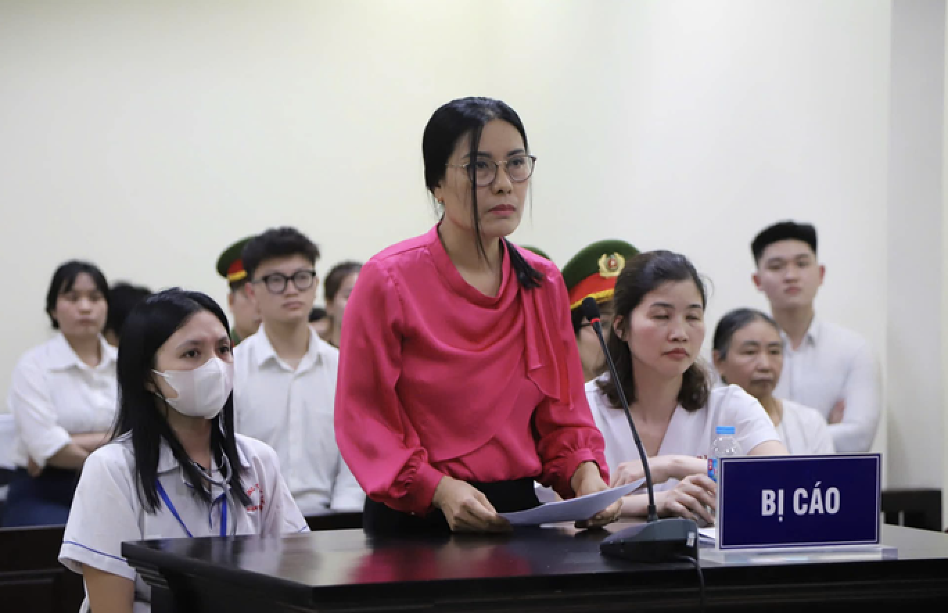 Nữ cựu Hiệu trưởng Ba Đình nhận án 3 năm tù vì thu tiền dạy thêm trái quy định - Ảnh 1.