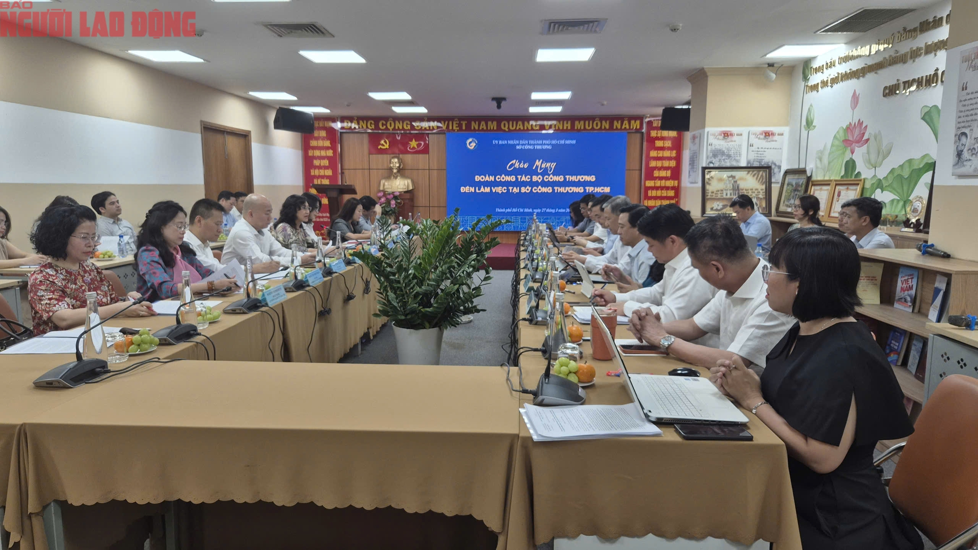 TPHCM th&iacute; điểm m&ocirc; h&igrave;nh Trung t&acirc;m Outlet khuyến m&atilde;i quanh năm hấp dẫn 2026 - Ảnh 2.