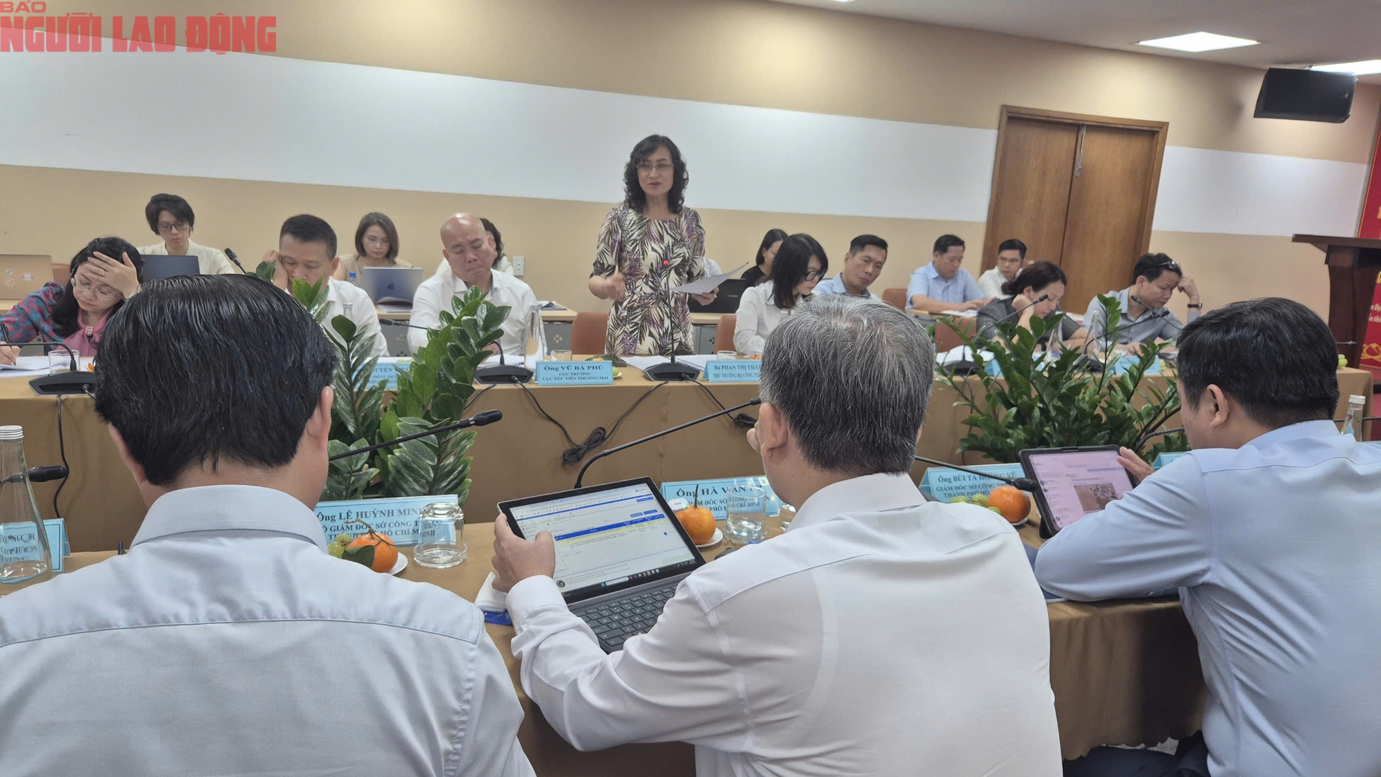 TPHCM th&iacute; điểm m&ocirc; h&igrave;nh Trung t&acirc;m Outlet khuyến m&atilde;i quanh năm hấp dẫn 2026 - Ảnh 3.