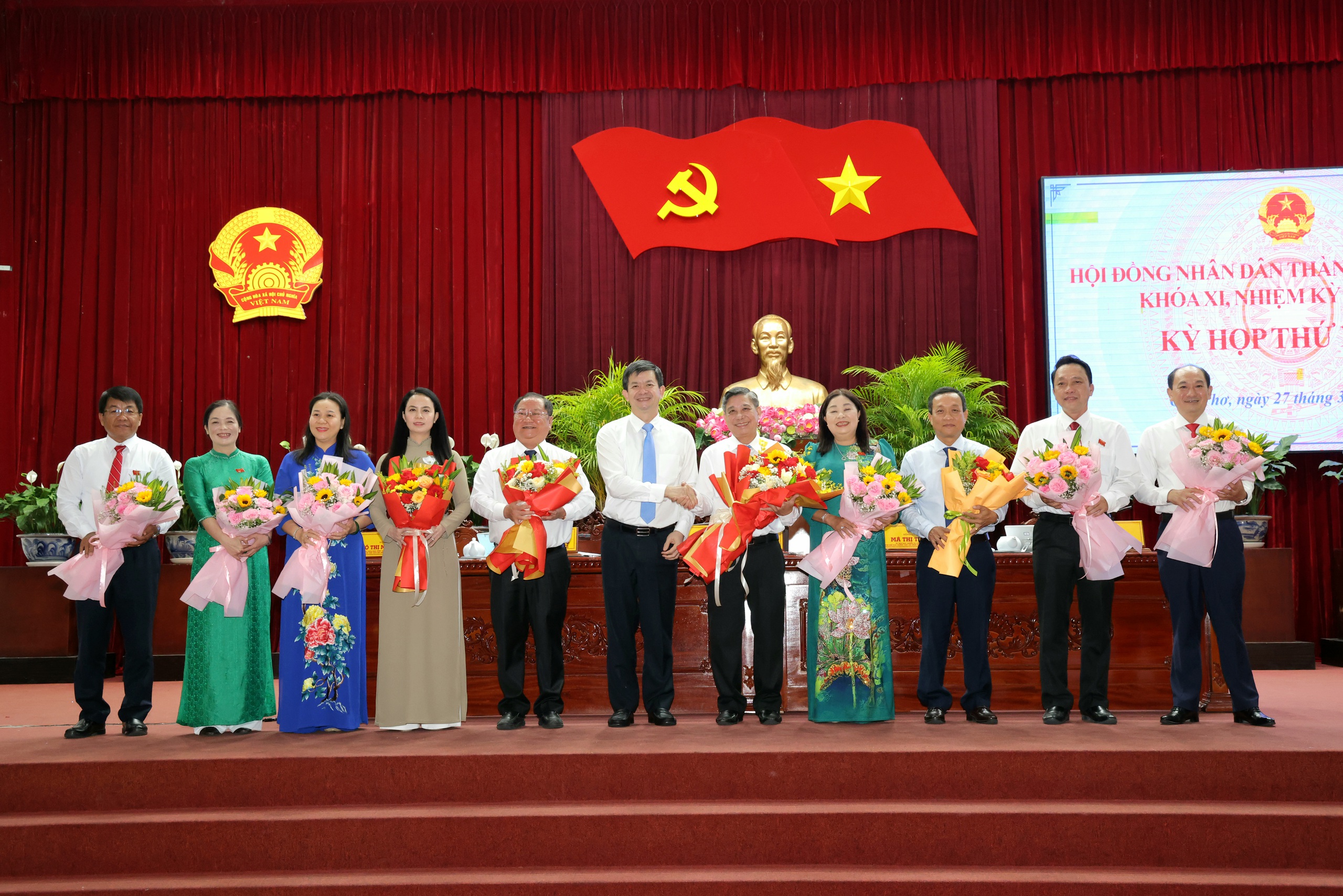 Chủ tịch HĐND, Chủ tịch UBND TP Cần Thơ tái đắc cử - Ảnh 4.