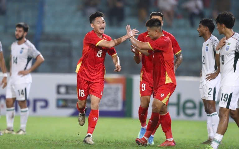 Thầy tr&ograve; HLV Kim Sang-sik cởi bỏ &aacute;p lực - Ảnh 2.