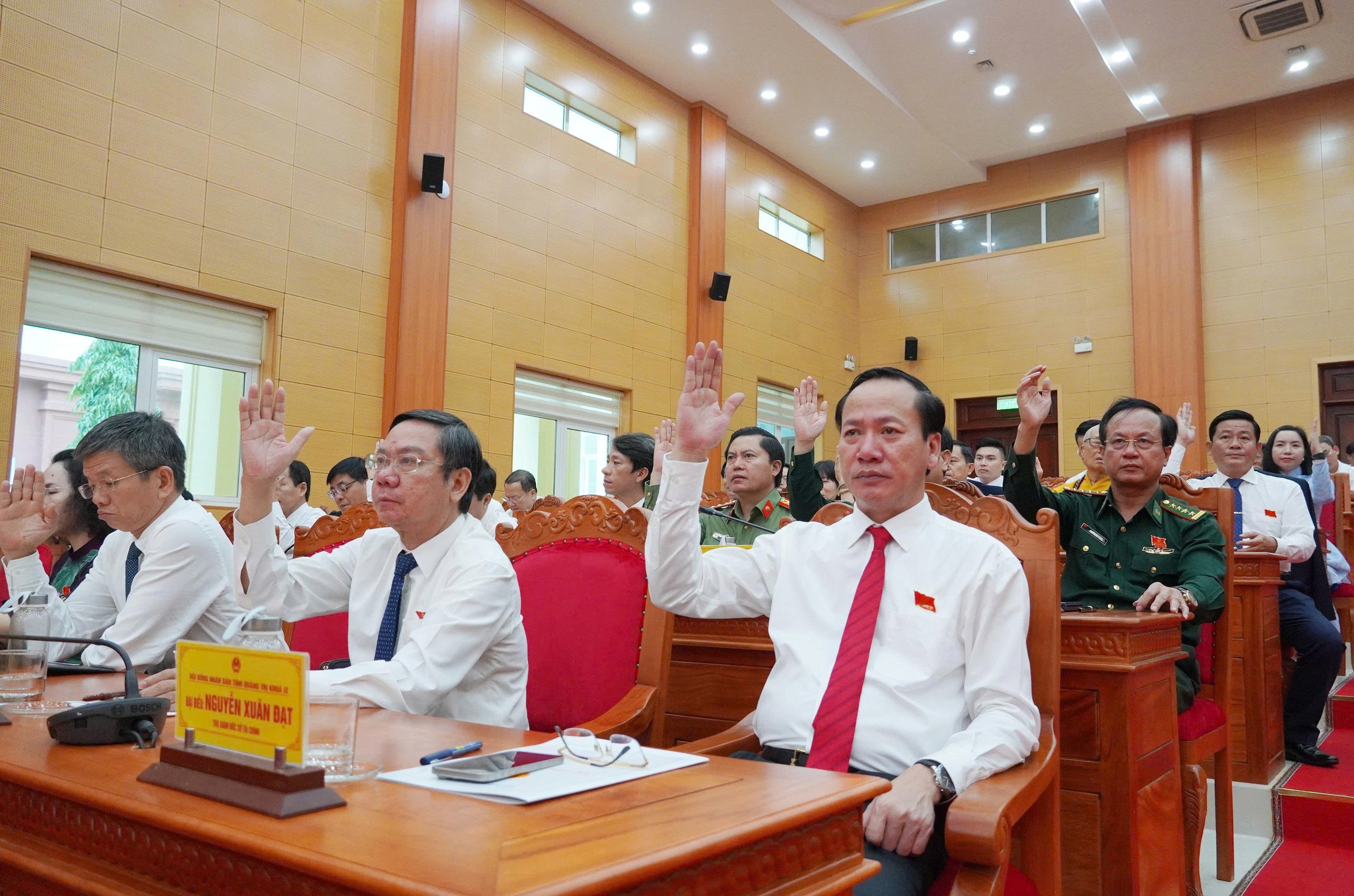 Ông Nguyễn Đăng Quang được bầu làm Chủ tịch HĐND tỉnh Quảng Trị với 100% phiếu - Ảnh 3.