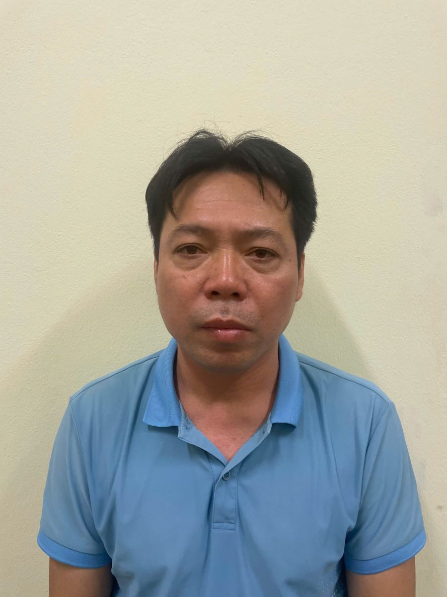 Khởi tố tài xế sử dụng điện thoại, điều khiển xe ô tô gây tai nạn khiến 2 người tử vong - Ảnh 2.