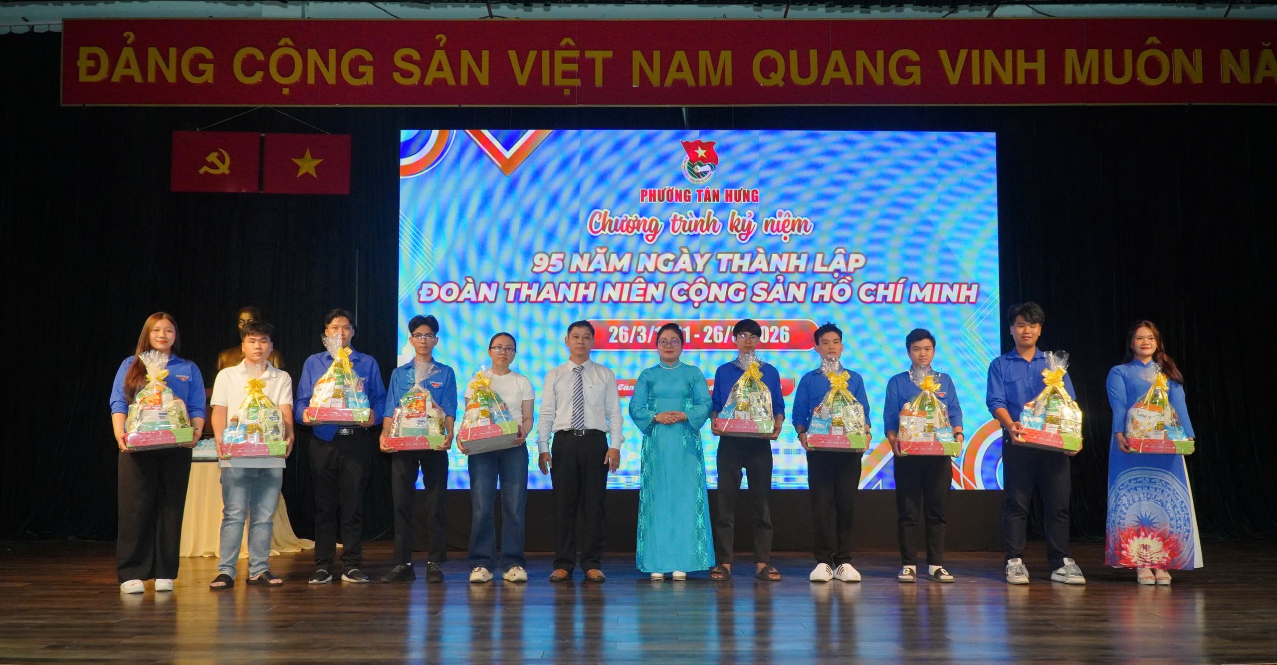 Nhiều trường ĐH chung tay xây dựng sân chơi cho thanh thiếu nhi phường Tân Hưng - Ảnh 3.