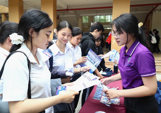 Học ph&iacute; đại học ph&acirc;n h&oacute;a theo nh&oacute;m ng&agrave;nh - Ảnh 1.