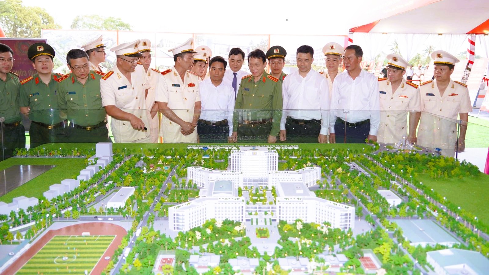Đại tướng Lương Tam Quang dự lễ khởi công doanh trại Công an tỉnh Thanh Hóa - Ảnh 1.