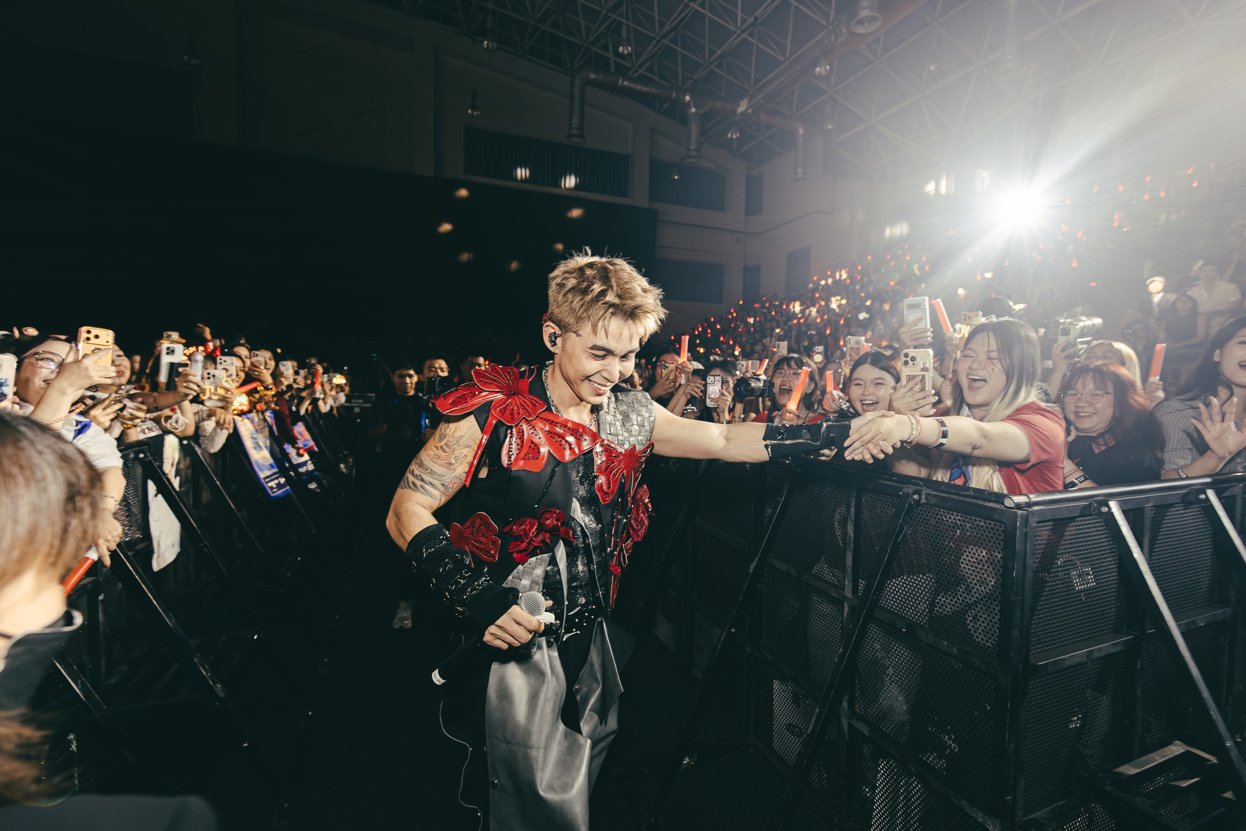 J-UNZIP: Ngày Jun Phạm nở hoa rực rỡ - Ảnh 19.