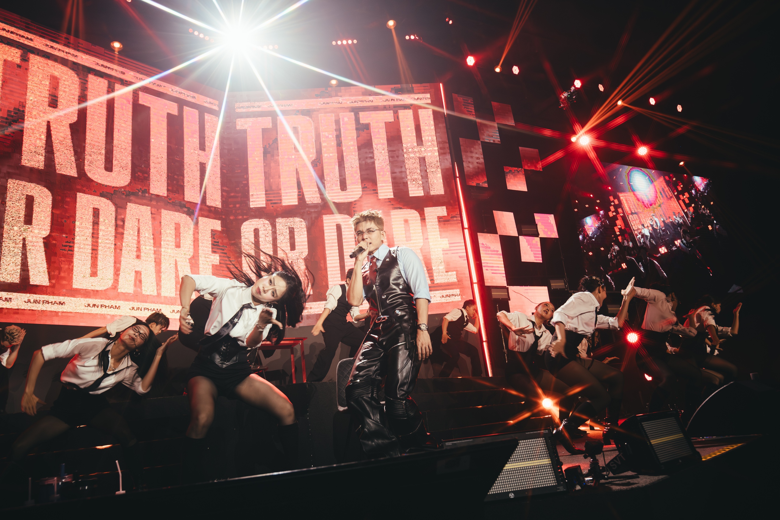 J-UNZIP: Ngày Jun Phạm nở hoa rực rỡ - Ảnh 25.