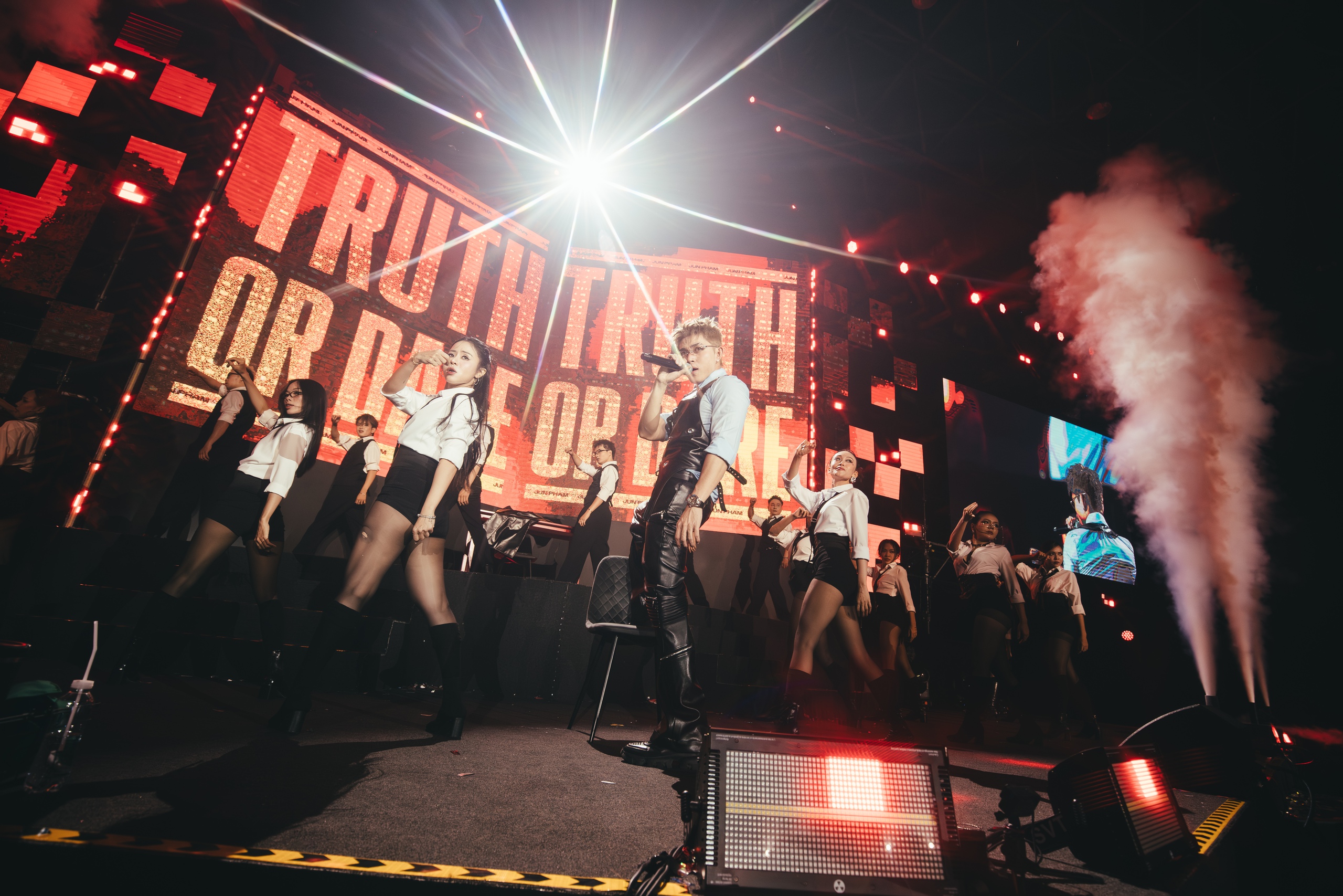 J-UNZIP: Ngày Jun Phạm nở hoa rực rỡ - Ảnh 11.