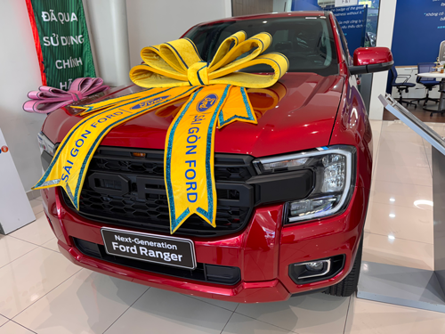 Xe b&aacute;n tải lao đao, c&aacute;c đại l&yacute; đuối sức - Ảnh 1.