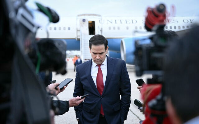 L&atilde;nh đạo Mỹ gợi &yacute; đổi t&ecirc;n eo biển Hormuz th&agrave;nh &ldquo;eo biển Trump&rdquo; - Ảnh 2.