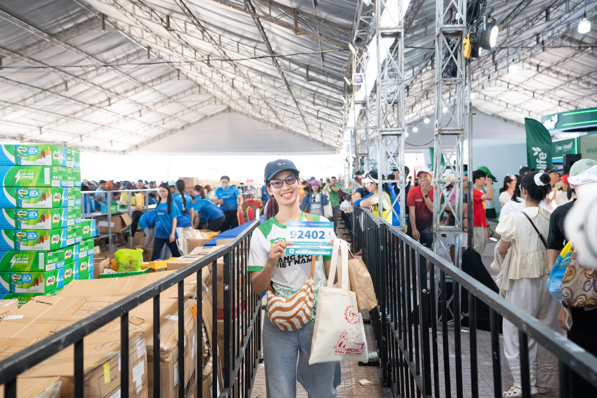 Hơn 12.000 runner “lên dây cót” tại Nha Trang: Không khí sôi động trước giờ G - Ảnh 7.