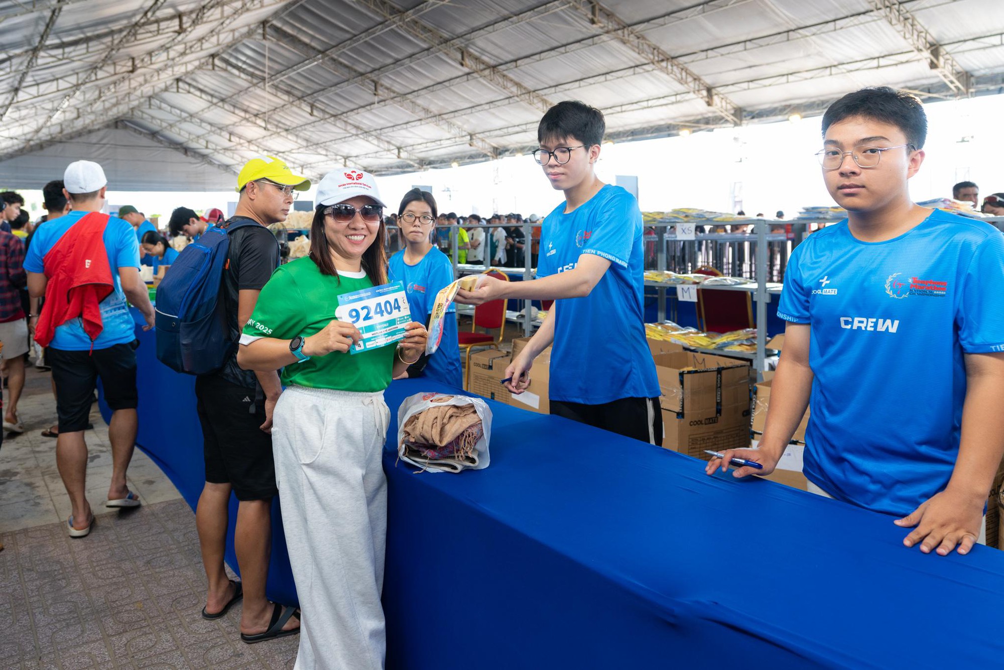 Hơn 12.000 runner “lên dây cót” tại Nha Trang: Không khí sôi động trước giờ G - Ảnh 8.