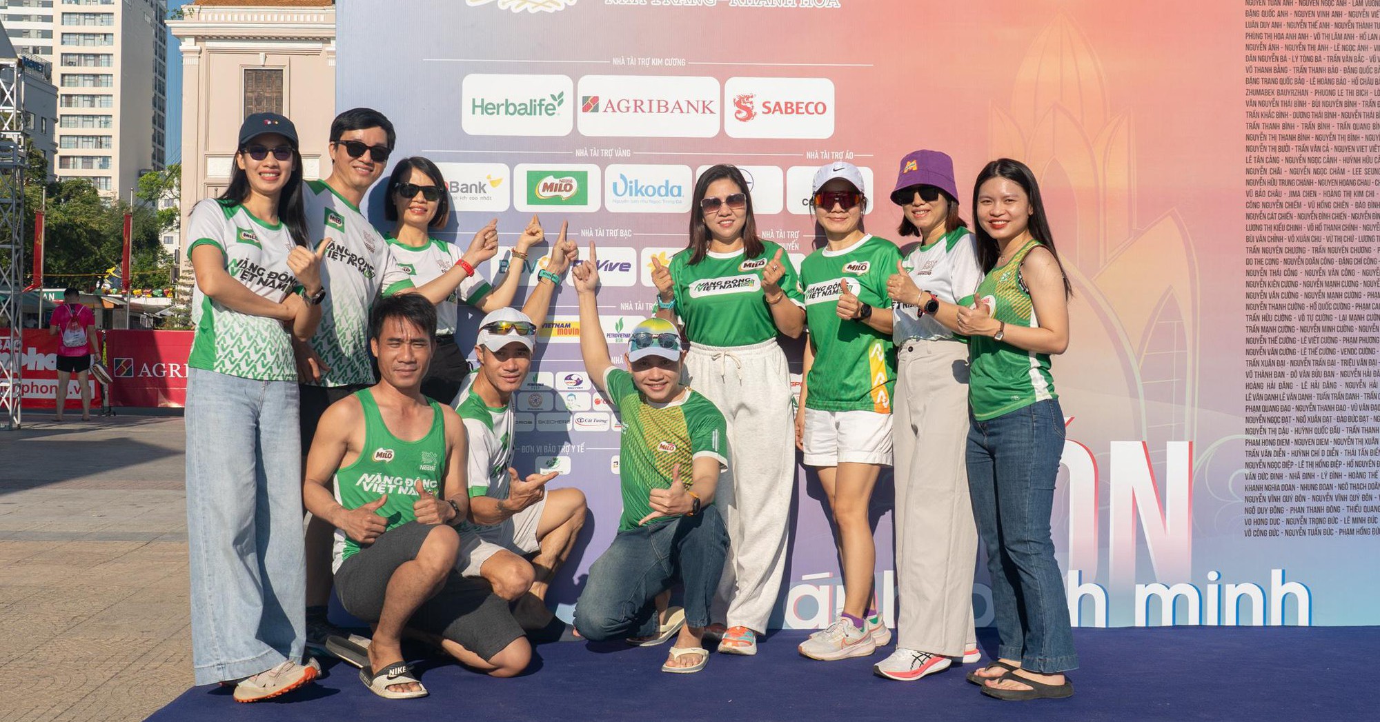 Hơn 12.000 runner “lên dây cót” tại Nha Trang: Không khí sôi động trước giờ G