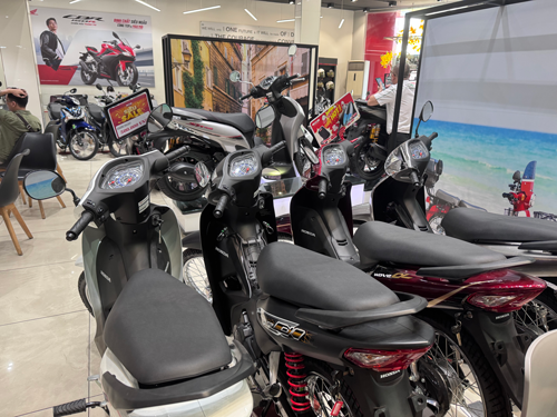 Sức mua xe m&aacute;y xăng giảm mạnh - Ảnh 1.