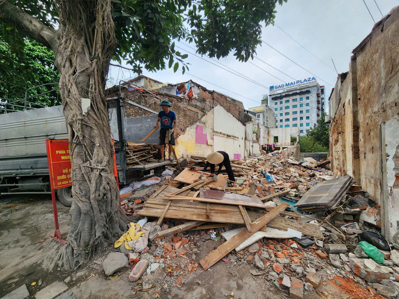 Hiện trạng dự án mở rộng đường Tam Trinh sau gần 1 thập kỷ chưa hoàn thành - Ảnh 6. Hiện trạng dự án mở rộng đường Tam Trinh sau gần 1 thập kỷ chưa hoàn thành - Ảnh 6.