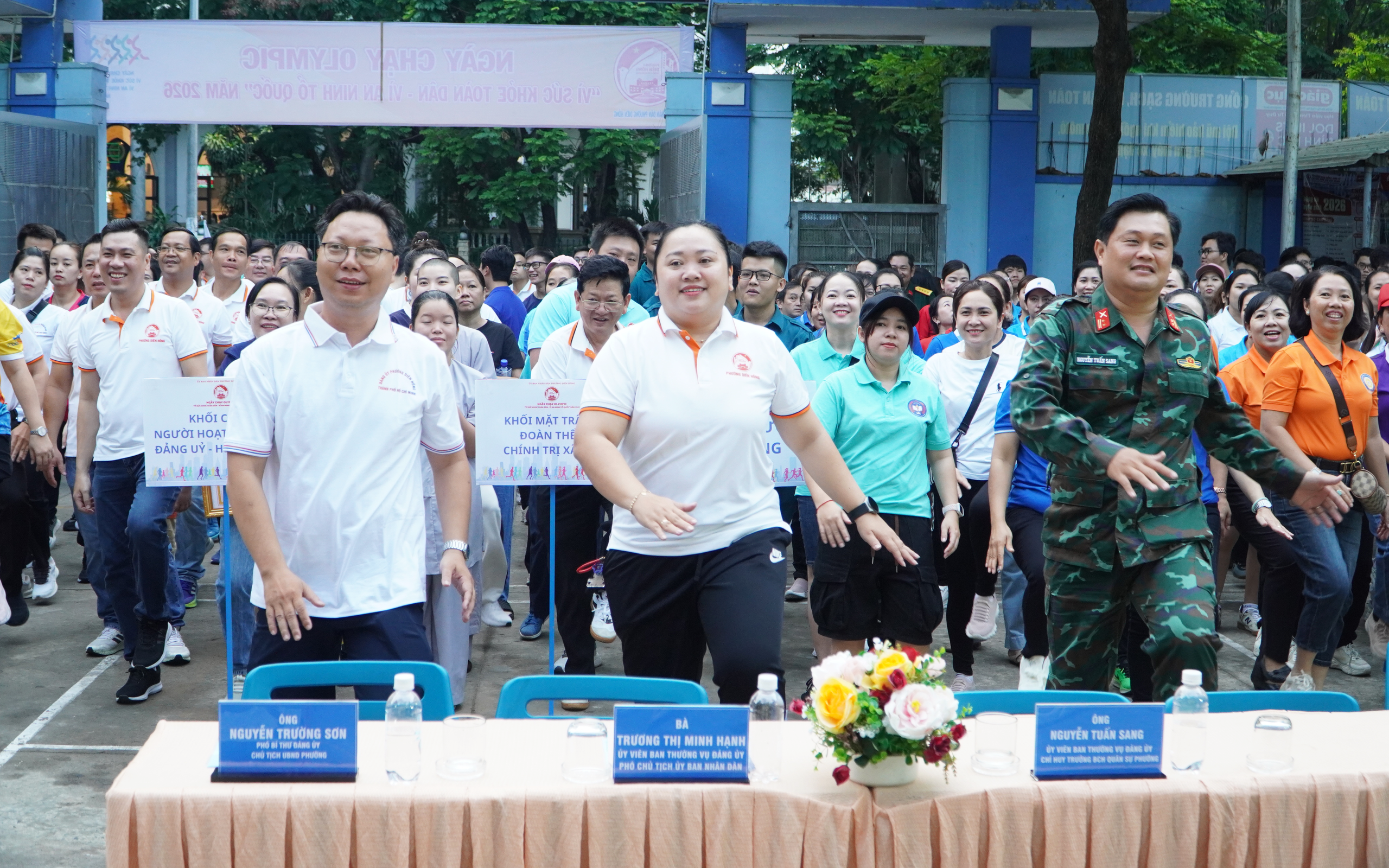 Hình ảnh bắt đầu ngày mới đầy ấn tượng ở phường Diên Hồng, TPHCM - Ảnh 2.