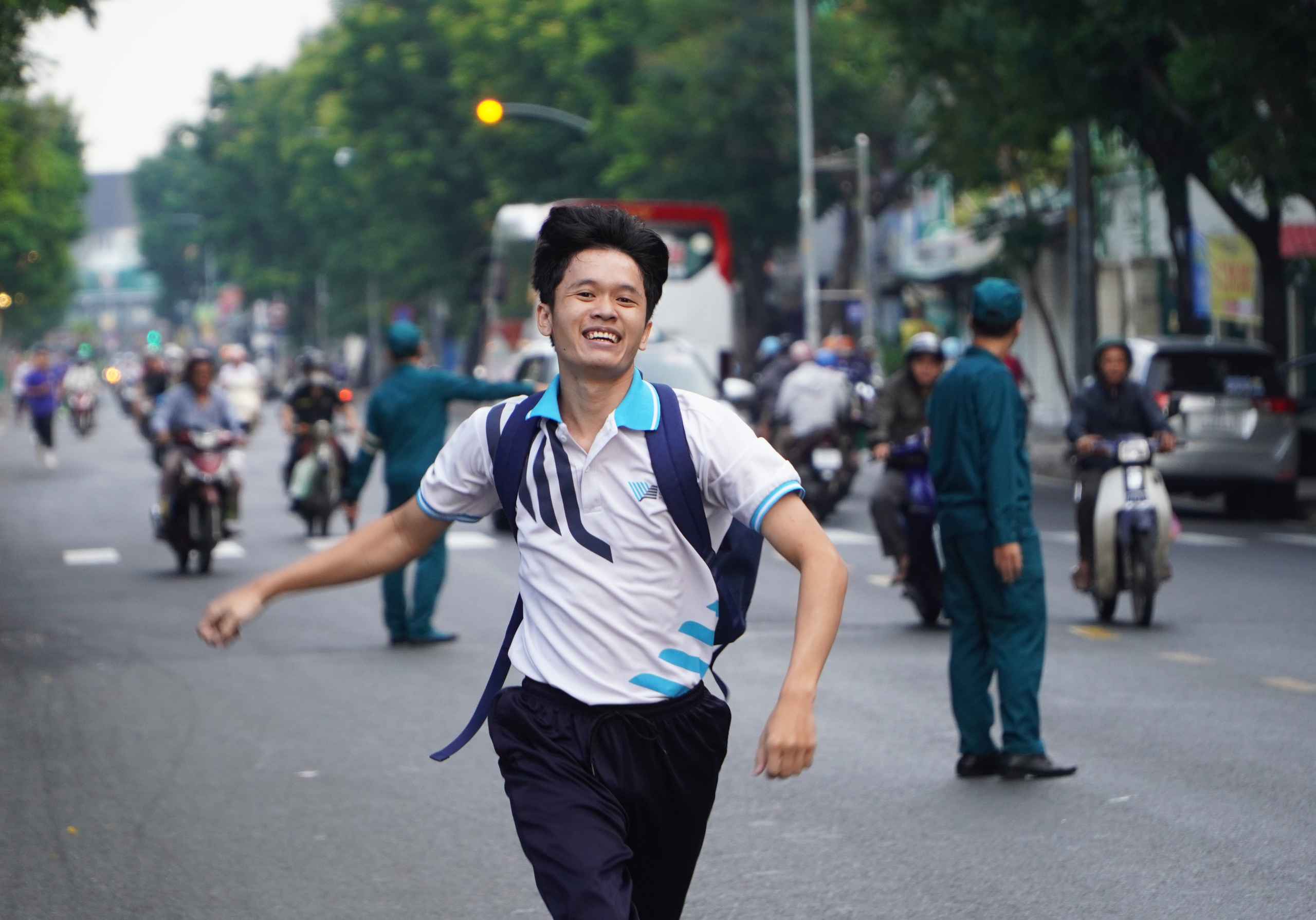 Hình ảnh bắt đầu ngày mới đầy ấn tượng ở phường Diên Hồng, TPHCM - Ảnh 11.