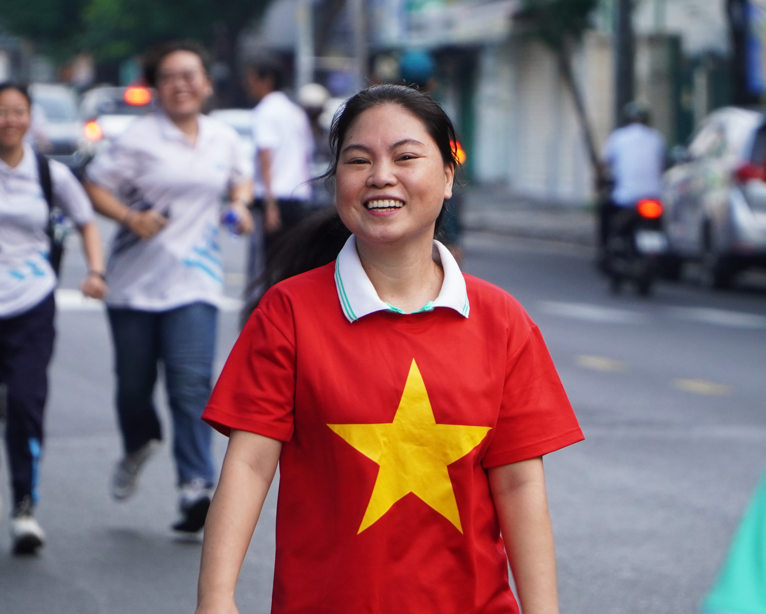 Hình ảnh bắt đầu ngày mới đầy ấn tượng ở phường Diên Hồng, TPHCM - Ảnh 6.