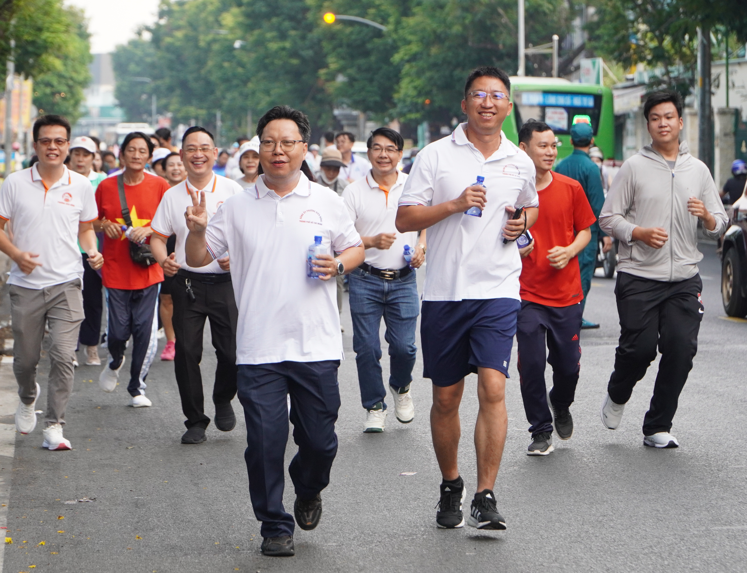 Hình ảnh bắt đầu ngày mới đầy ấn tượng ở phường Diên Hồng, TPHCM - Ảnh 9.