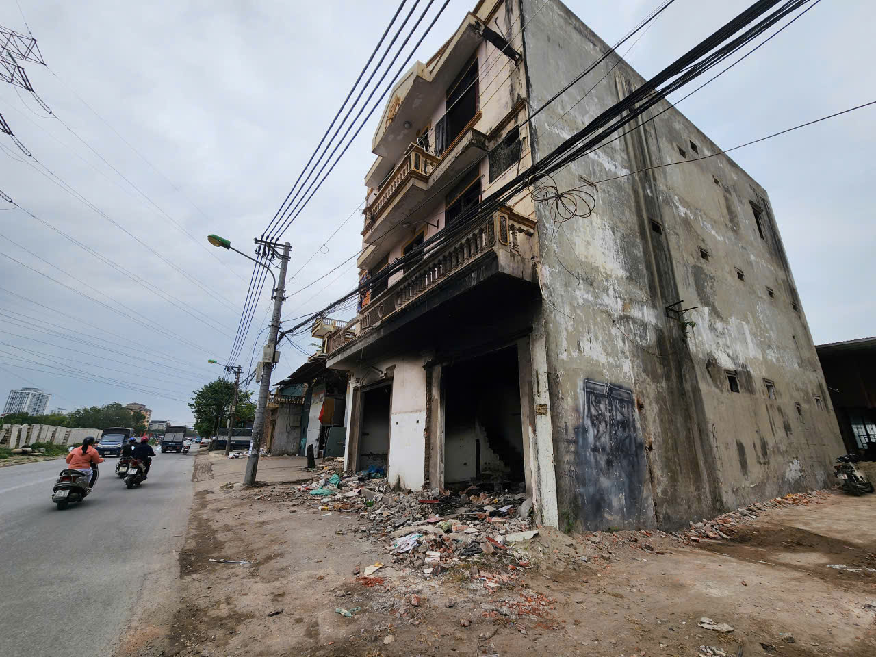 Hiện trạng dự án mở rộng đường Tam Trinh sau gần 1 thập kỷ chưa hoàn thành - Ảnh 7. Hiện trạng dự án mở rộng đường Tam Trinh sau gần 1 thập kỷ chưa hoàn thành - Ảnh 7.