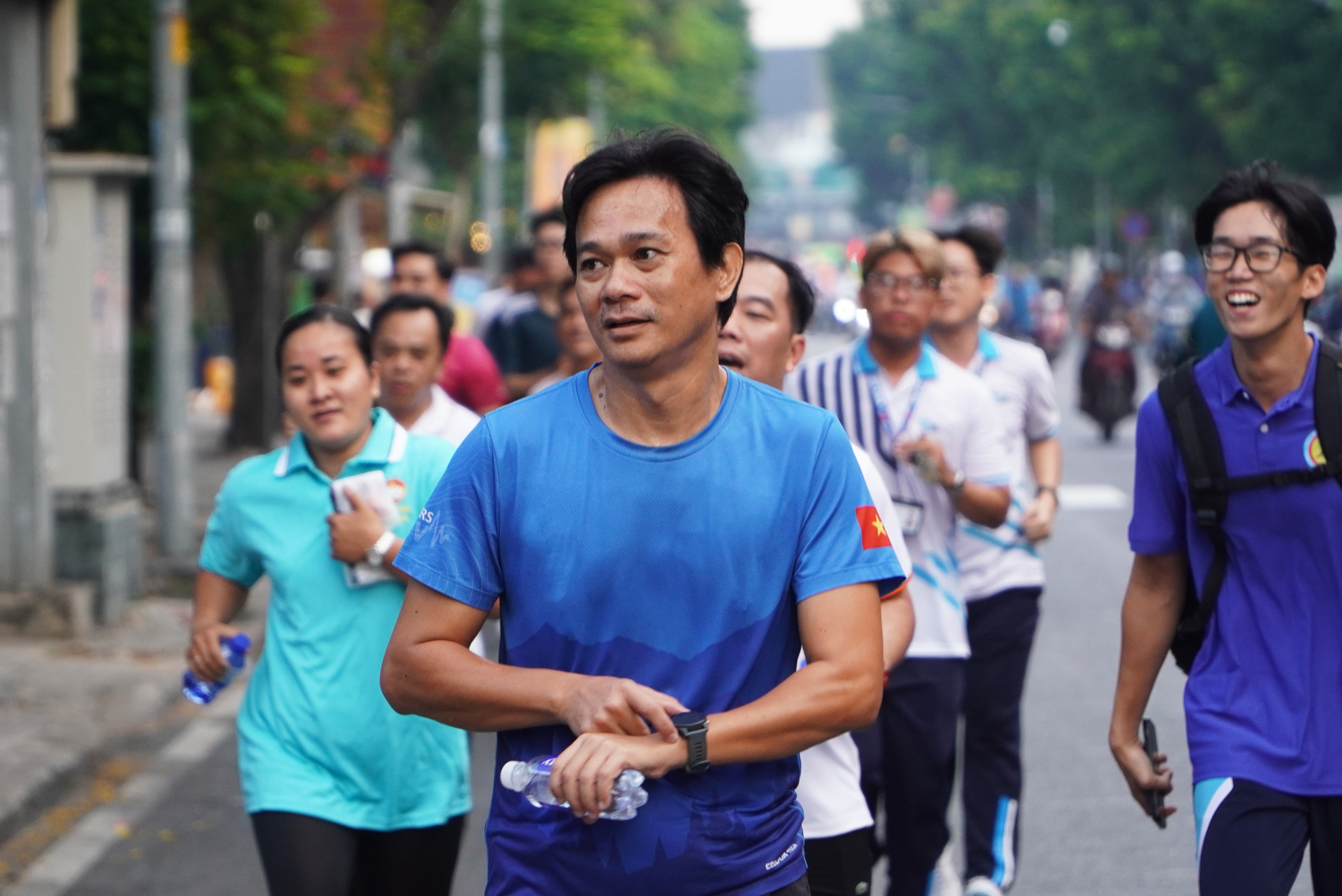 Hình ảnh bắt đầu ngày mới đầy ấn tượng ở phường Diên Hồng, TPHCM - Ảnh 5.