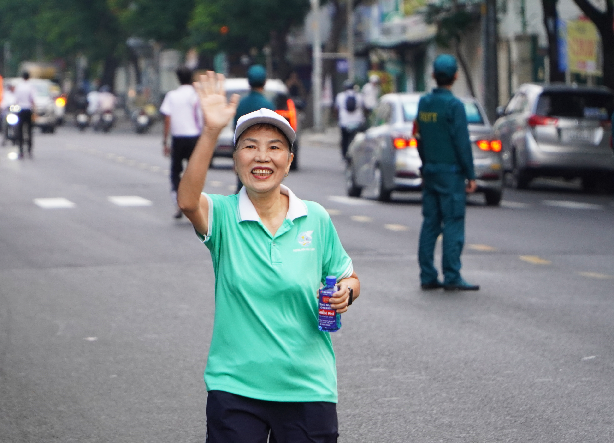 Hình ảnh bắt đầu ngày mới đầy ấn tượng ở phường Diên Hồng, TPHCM - Ảnh 8.