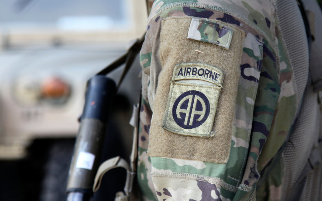 Mỹ d&ugrave;ng bom xuy&ecirc;n ph&aacute; hạng nặng "tr&uacute;t" xuống Iran - Ảnh 2.