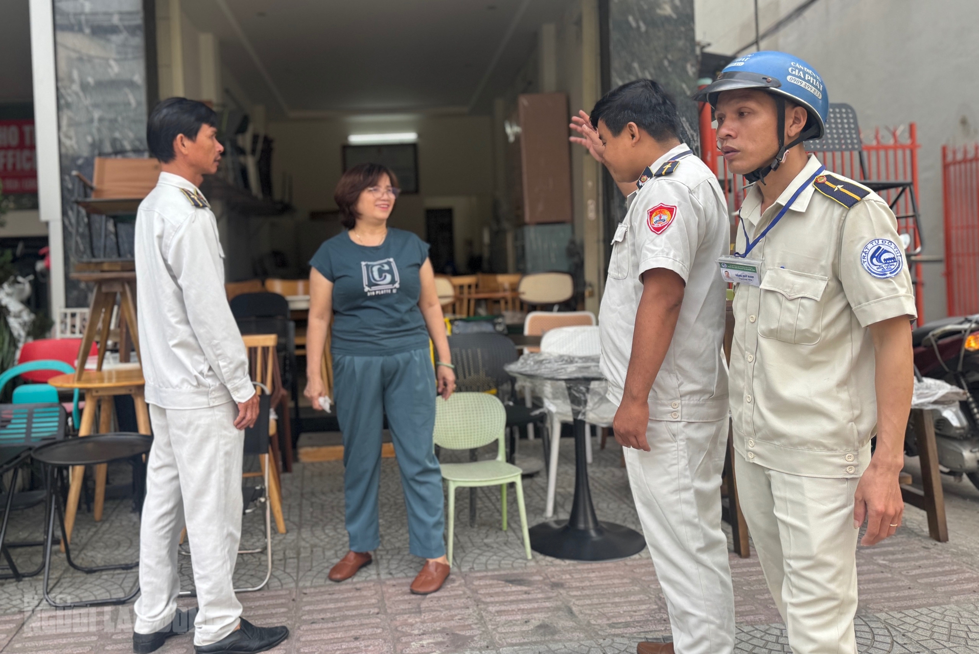 Đà Nẵng siết trật tự vỉa hè quyết tâm không đánh trống bỏ dùi - Ảnh 1. Đà Nẵng siết trật tự vỉa hè quyết tâm không đánh trống bỏ dùi - Ảnh 1.