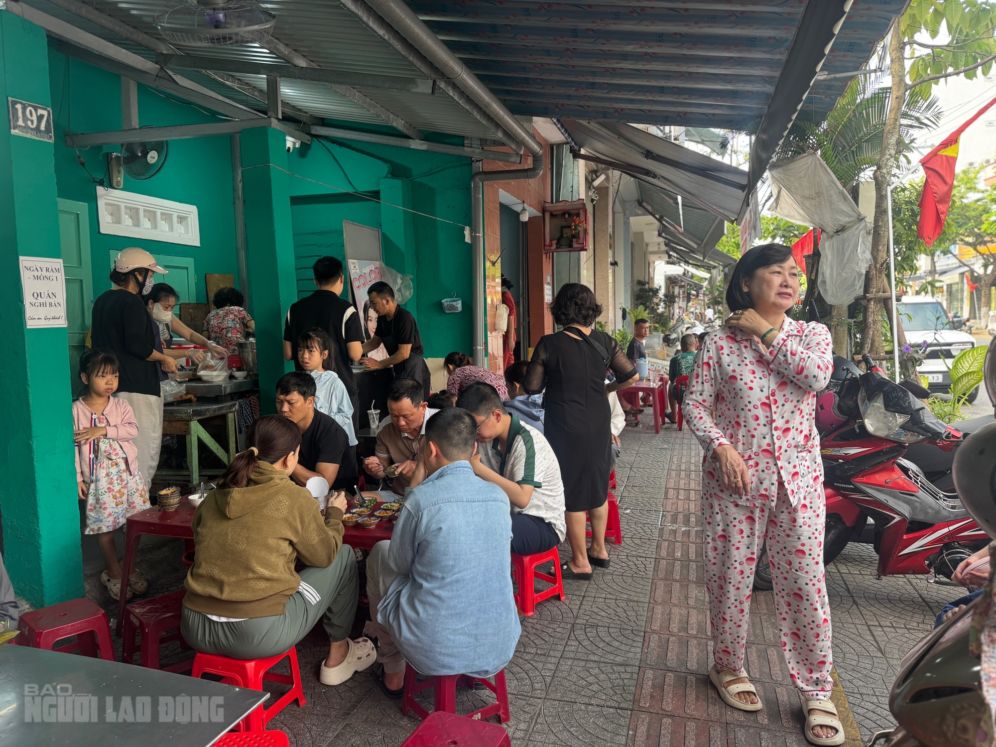 Đà Nẵng siết trật tự vỉa hè quyết tâm không đánh trống bỏ dùi - Ảnh 4. Đà Nẵng siết trật tự vỉa hè quyết tâm không đánh trống bỏ dùi - Ảnh 4.