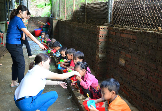 Chậm ban h&agrave;nh ch&iacute;nh s&aacute;ch, gi&aacute;o vi&ecirc;n mầm non thiệt th&ograve;i - Ảnh 1.
