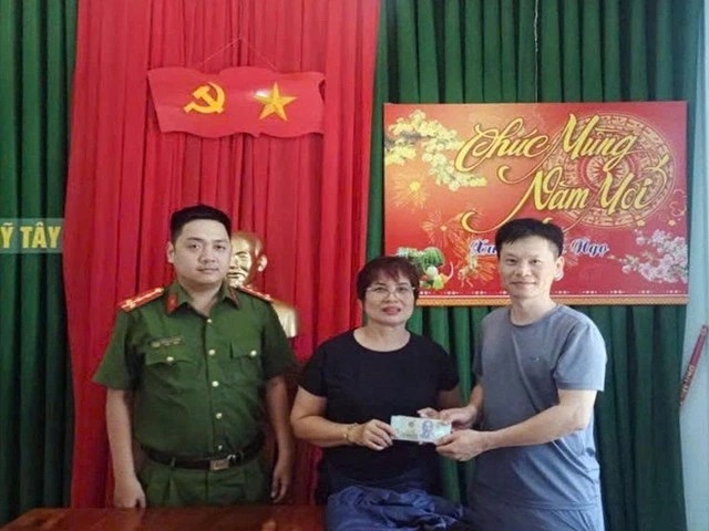 Bỏ qu&ecirc;n 32,4 triệu đồng ở qu&aacute;n cơm, diễn biến sau đ&oacute; g&acirc;y bất ngờ - Ảnh 1.