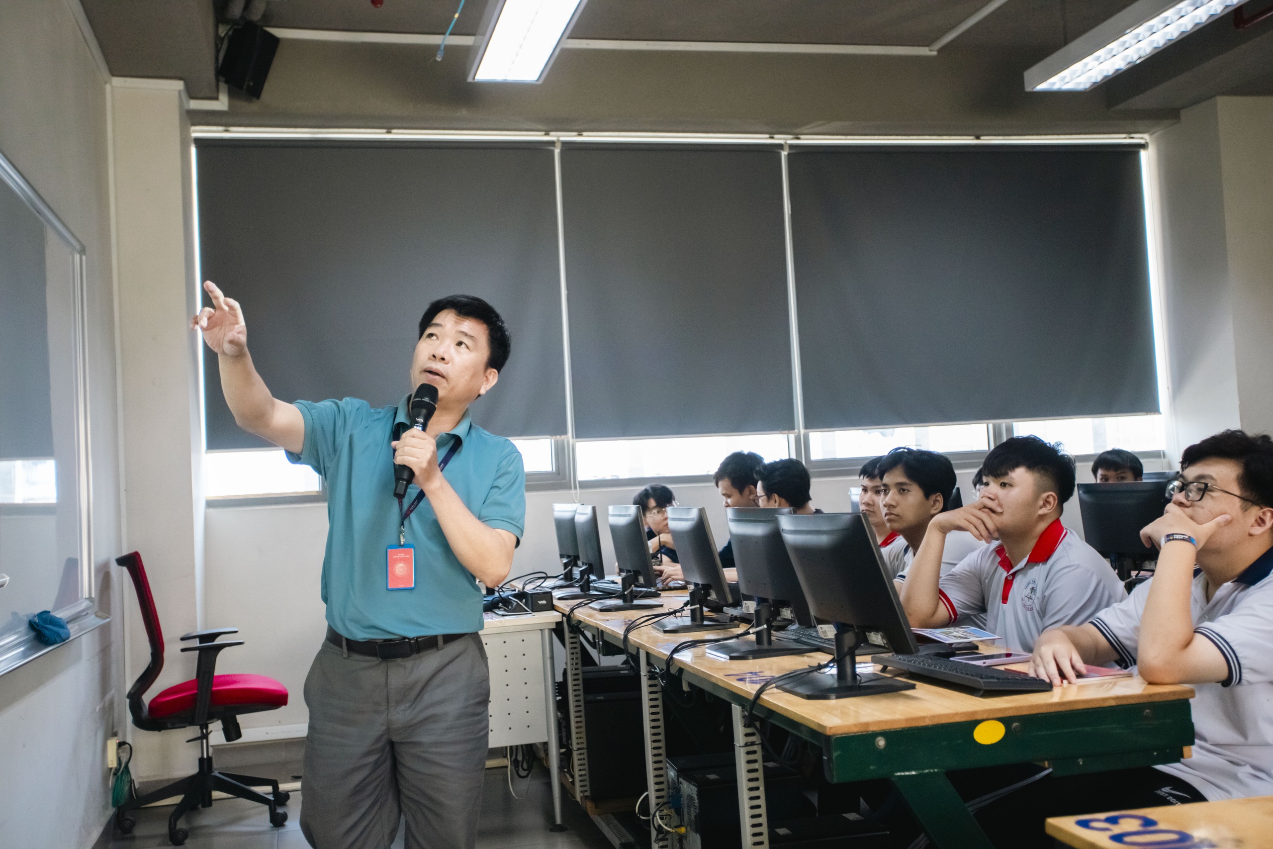 Học sinh THPT khám phá ngành học tại sự kiện trải nghiệm có quy mô "siêu khủng" - Ảnh 4.