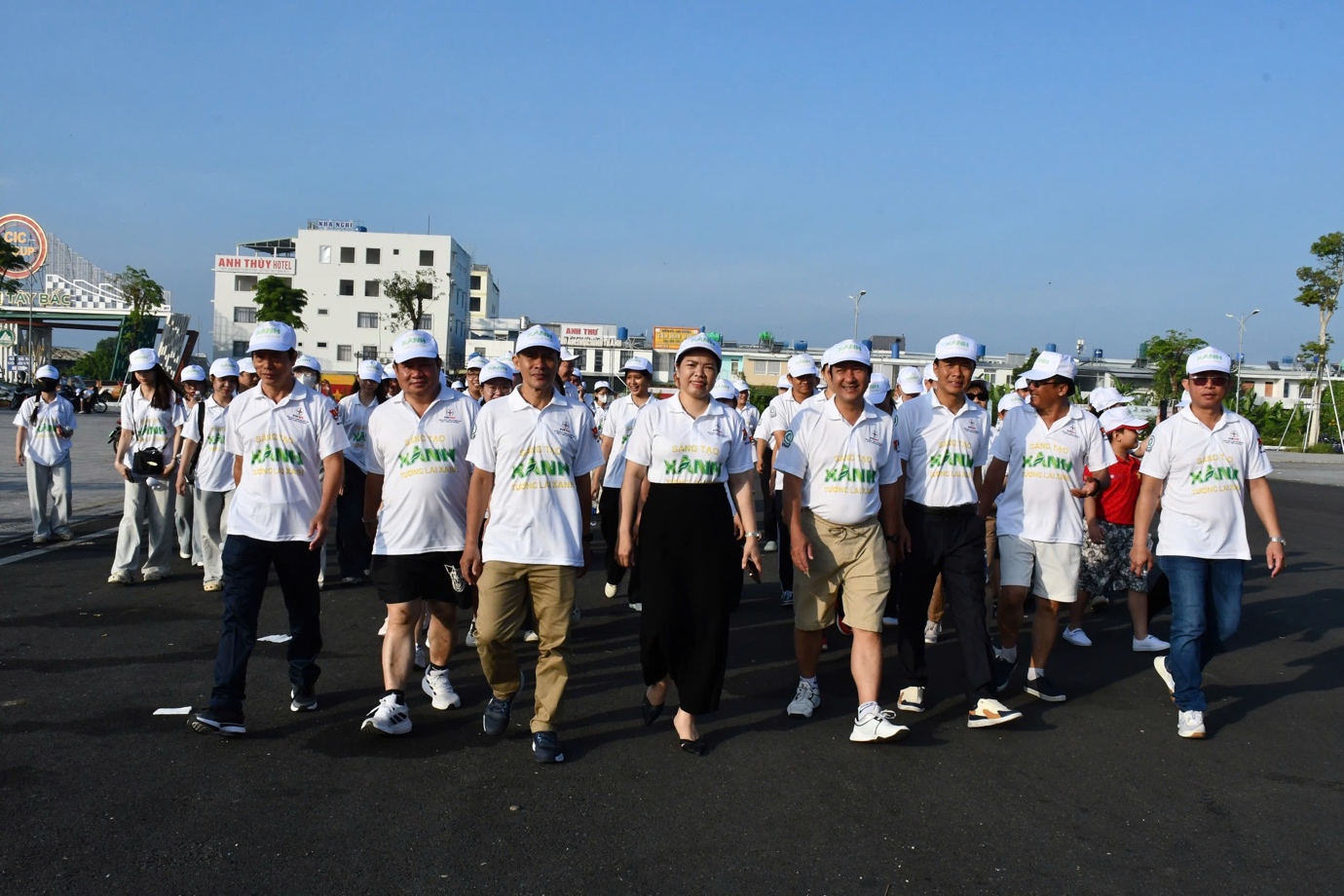 CHÙM ẢNH: Các đơn vị EVNSPC sôi nổi hưởng ứng Chiến dịch Giờ Trái đất 2026 - Ảnh 12.