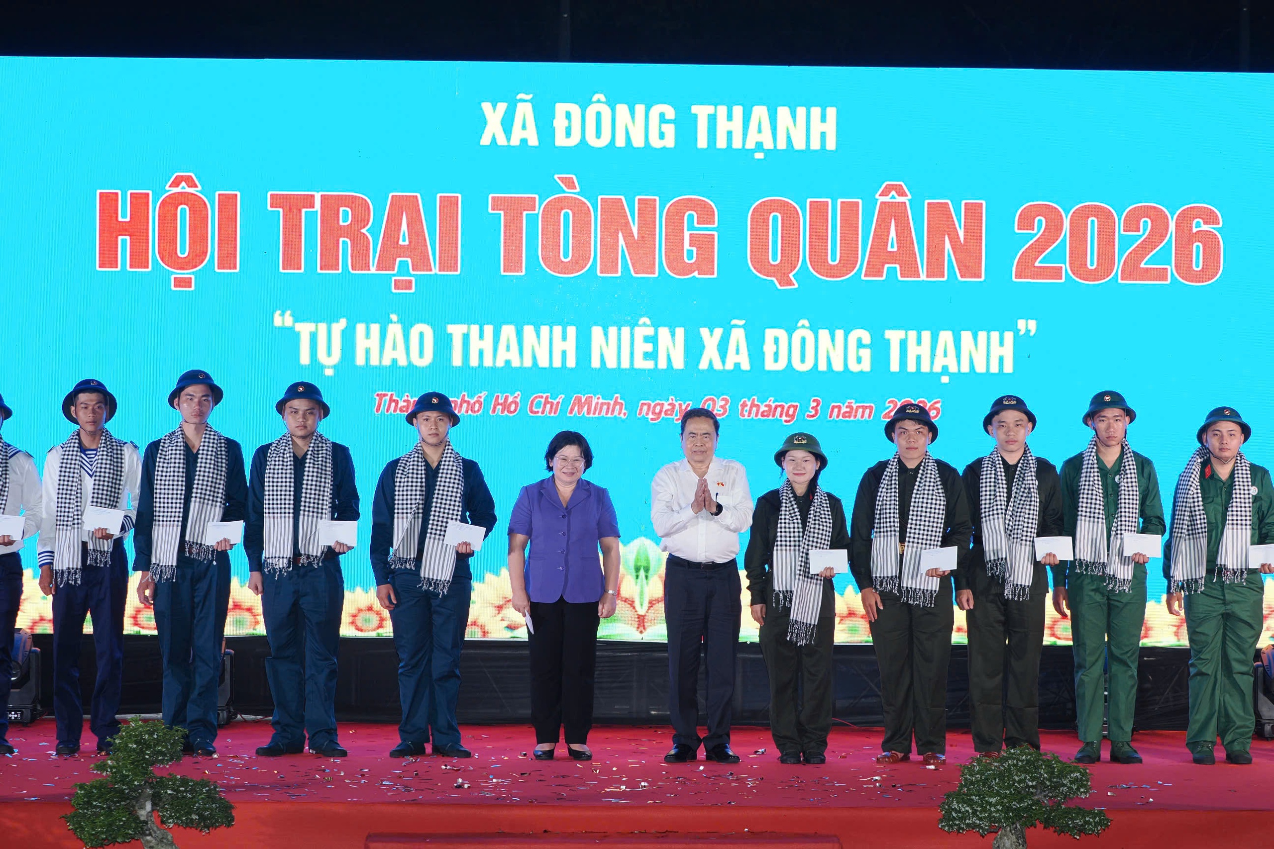 Chủ tịch Quốc hội động viên thanh niên TPHCM lên đường nhập ngũ - Ảnh 1.